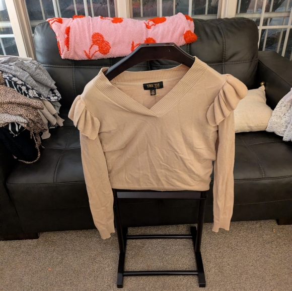 Tan Ruffled Sweater - Picture 4 of 6
